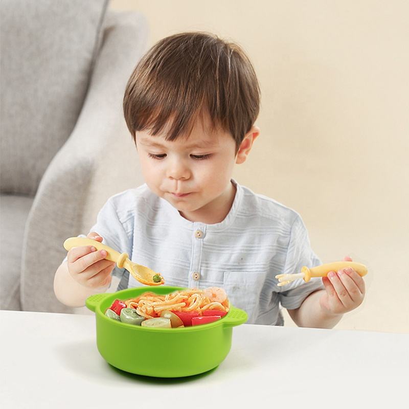 2025 年新品不含 Bpa 食品级儿童餐具喂食碗定制硅胶带塑料婴儿碗