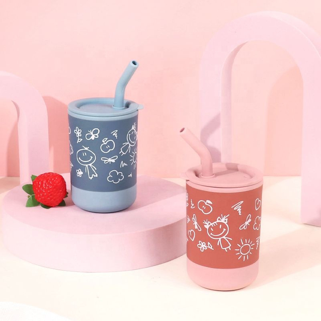幼儿硅胶吸管杯 - 防溢、吸管和盖子