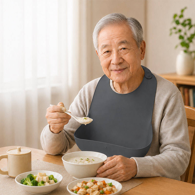 围兜成人可水洗可重复使用用餐围兜老年男士女士吃饭老人和残疾人