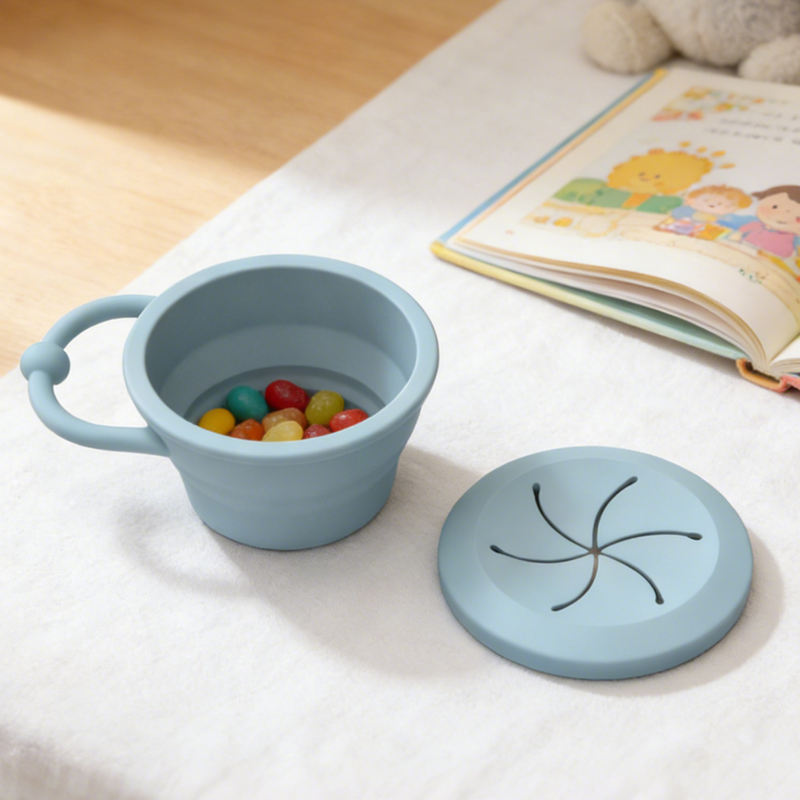 可折叠硅胶杯带盖儿童餐具幼儿零食收纳盒礼品折叠杯