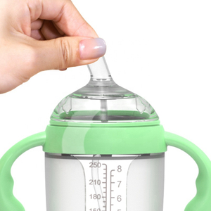 婴儿硅胶奶瓶 - 不含 BPA，适合旅行