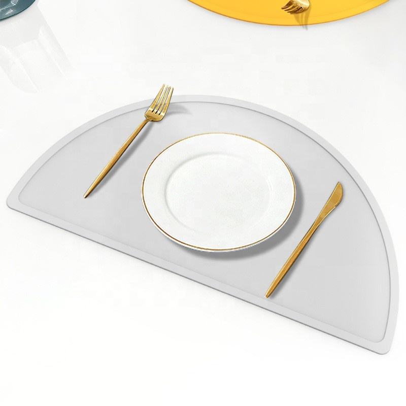Wellfine 不含 BPA 可重复使用环保圆形硅胶桌垫适合婴儿儿童经典风格 OEM ODM 喂养餐垫